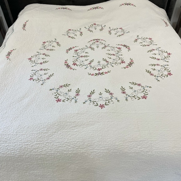 jcpenney Bedding Queen Full Quilt Jcp Floral Embroidered Poshmark